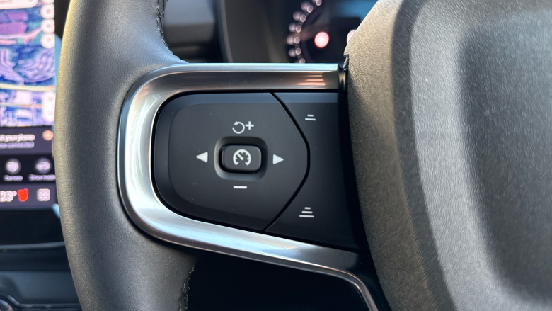 Volvo XC40 2.0 B4P Ultra Dark 5dr Auto Petrol Estate